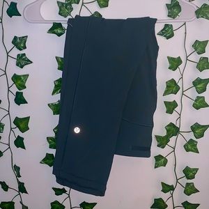Lululemon, Deep Hunter Green Crop Pant, size 6